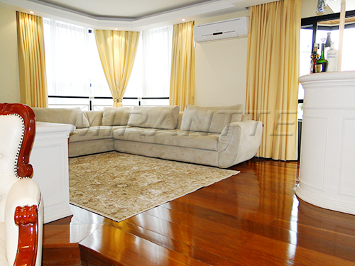 Apartamento de 210m² com 4 quartos em Água Fria