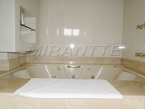 Apartamento de 210m² com 4 quartos em Água Fria
