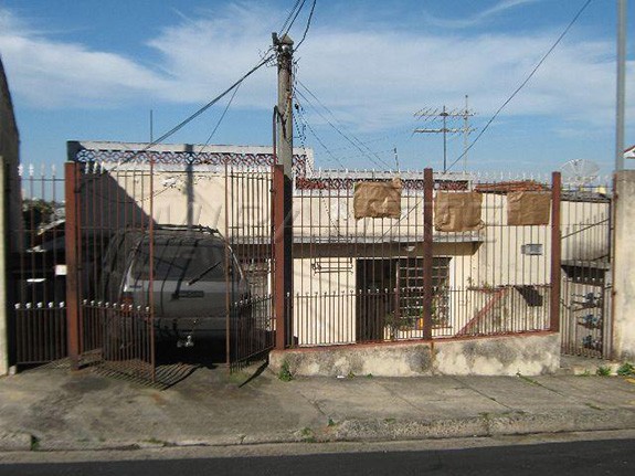 Casa terrea de 100m² com 4 quartos em Vila Nivi