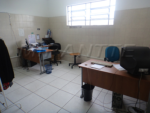 Comercial de 940m² em Vila Rica