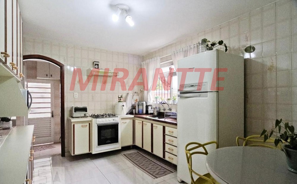 Sobrado de 147m² com 3 quartos em Santa Terezinha