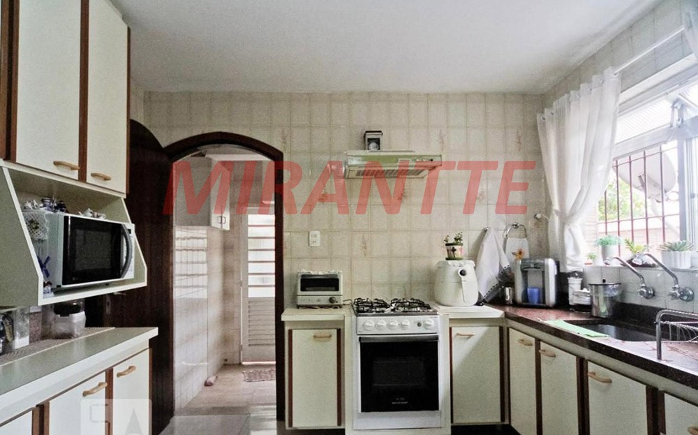 Sobrado de 147m² com 3 quartos em Santa Terezinha