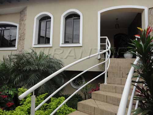 Sobrado de 480m² com 4 quartos em Jardim da Campina