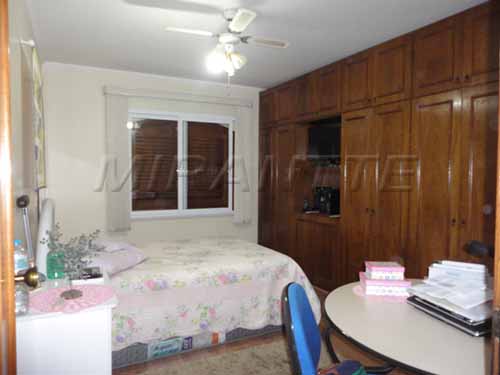 Sobrado de 480m² com 4 quartos em Jardim da Campina