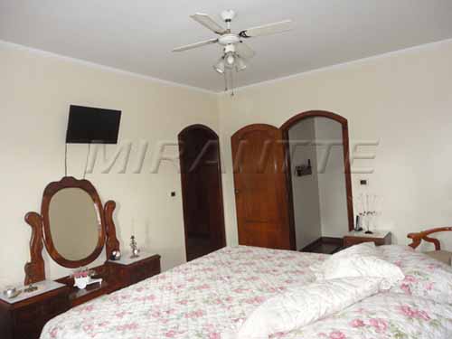 Sobrado de 480m² com 4 quartos em Jardim da Campina