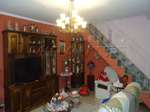 Sobrado de 230m² com 3 quartos em Água Fria