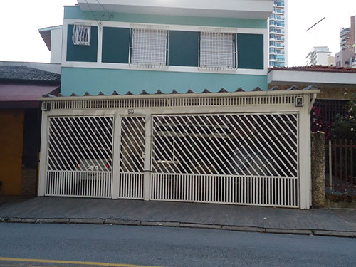 Sobrado de 230m² com 3 quartos em Água Fria