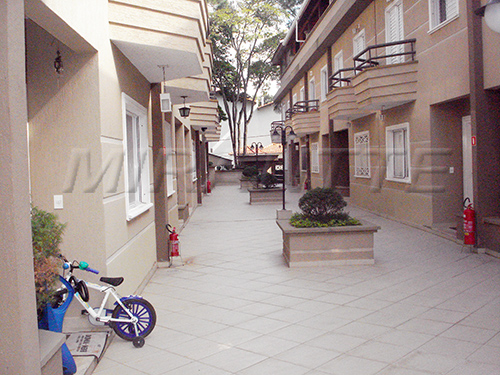 Cond. fechado de 210m² com 3 quartos em Horto Florestal