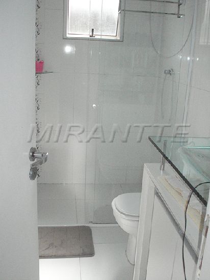 Cond. fechado de 210m² com 3 quartos em Horto Florestal