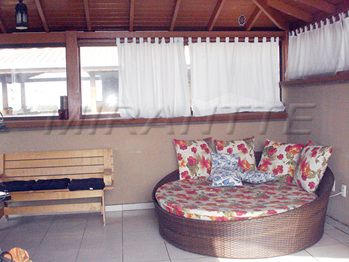 Cond. fechado de 210m² com 3 quartos em Horto Florestal