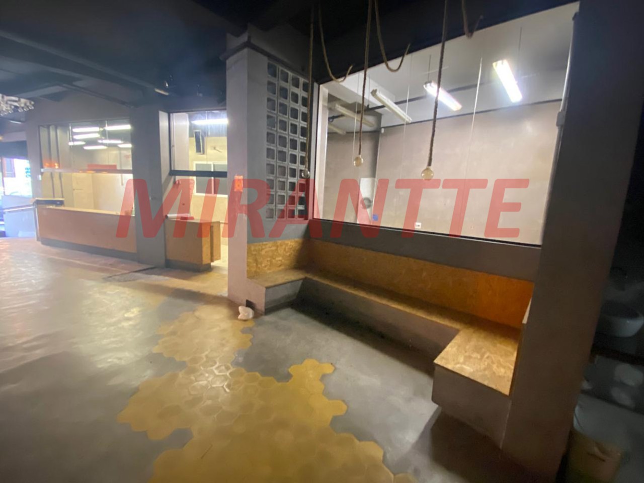 Comercial de 200m² em Santana