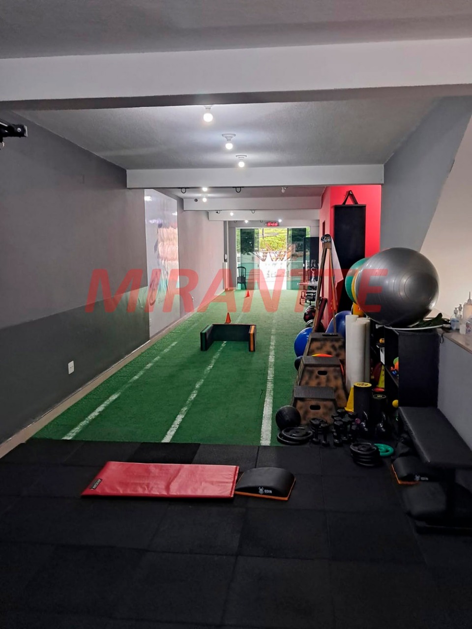 Comercial de 412m² em Água Fria