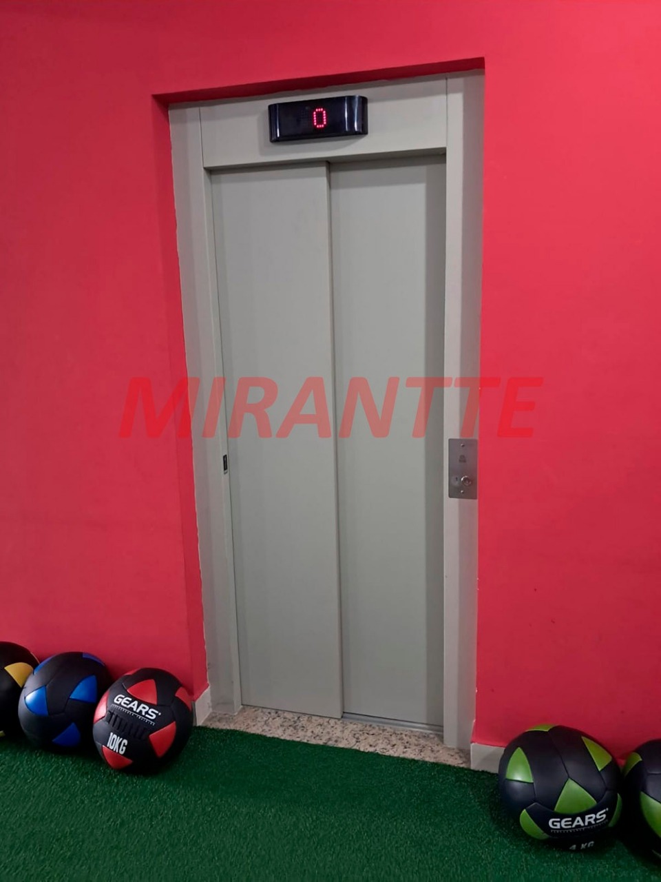 Comercial de 412m² em Água Fria