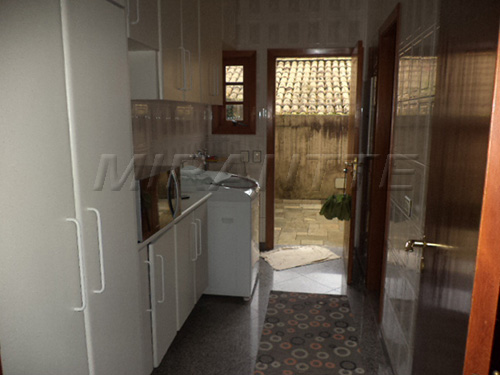 Cond. fechado com 4 quartos em Jardim Itatinga
