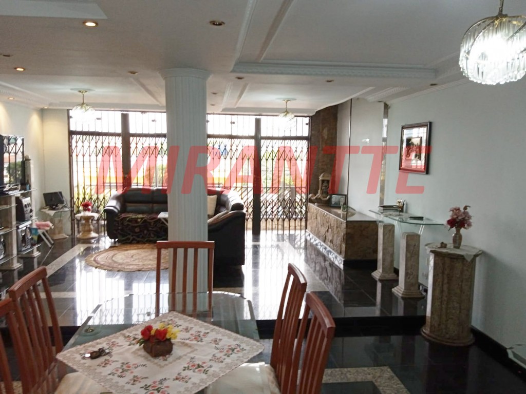 Sobrado de 344m² com 3 quartos em Vila Nivi