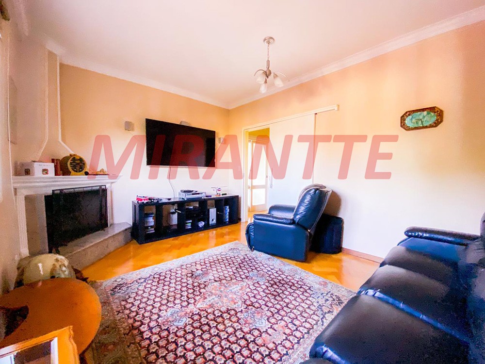 Cond. fechado de 600m² com 4 quartos em Tremembe
