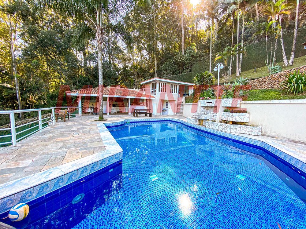 Cond. fechado de 600m² com 4 quartos em Tremembe