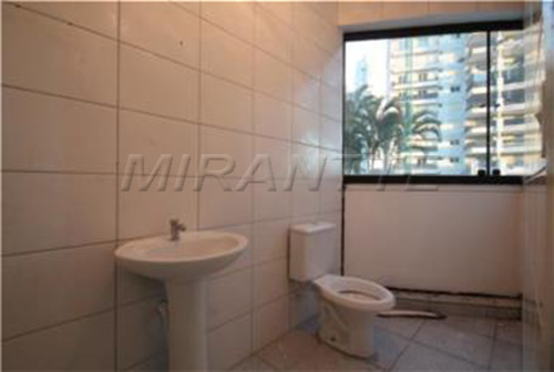 Comercial de 732m² em Santana