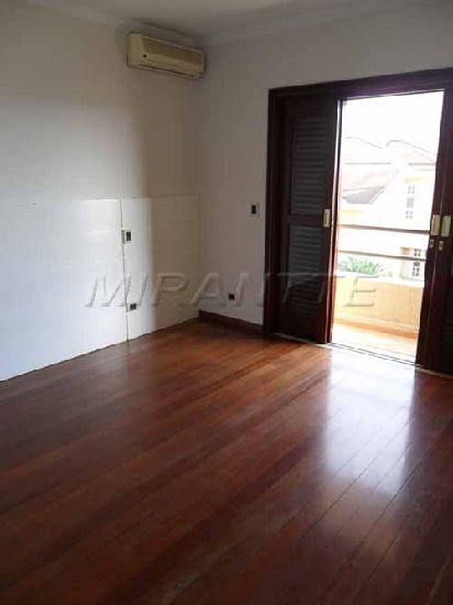 Sobrado de 300m² com 3 quartos em Tucuruvi