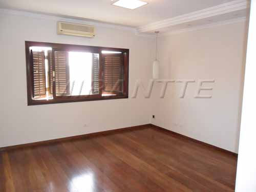 Sobrado de 300m² com 3 quartos em Tucuruvi