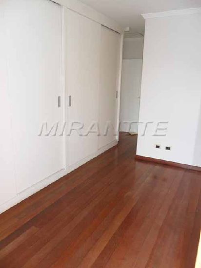 Sobrado de 300m² com 3 quartos em Tucuruvi