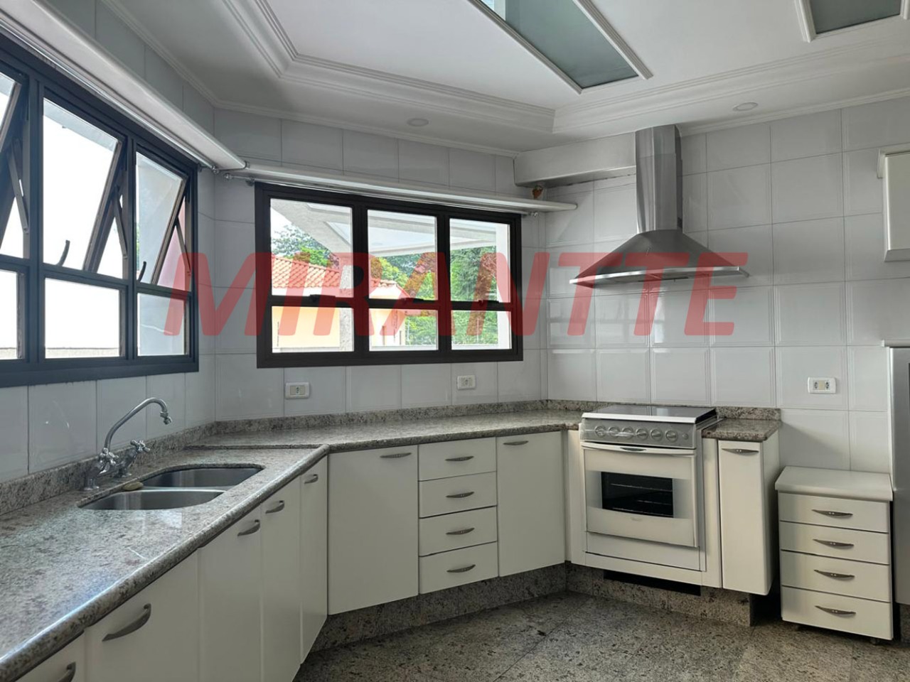Sobrado de 365m² com 4 quartos em Jardim França