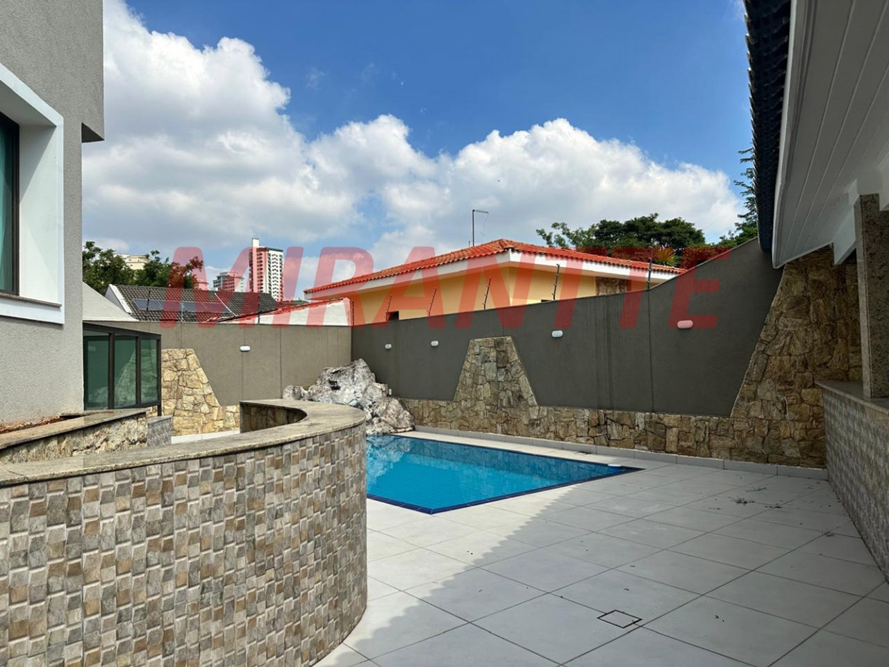 Sobrado de 365m² com 4 quartos em Jardim França