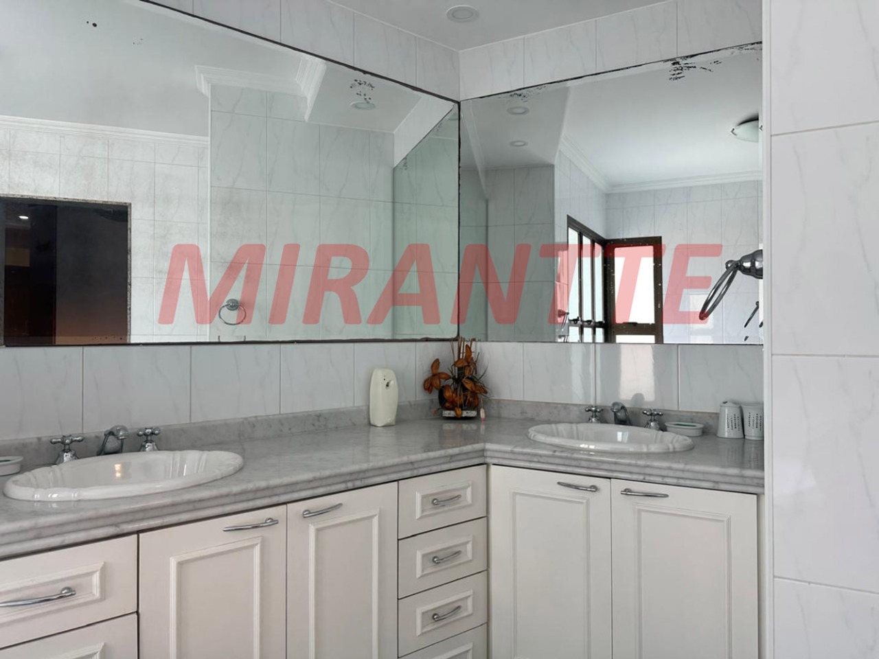Sobrado de 365m² com 4 quartos em Jardim França