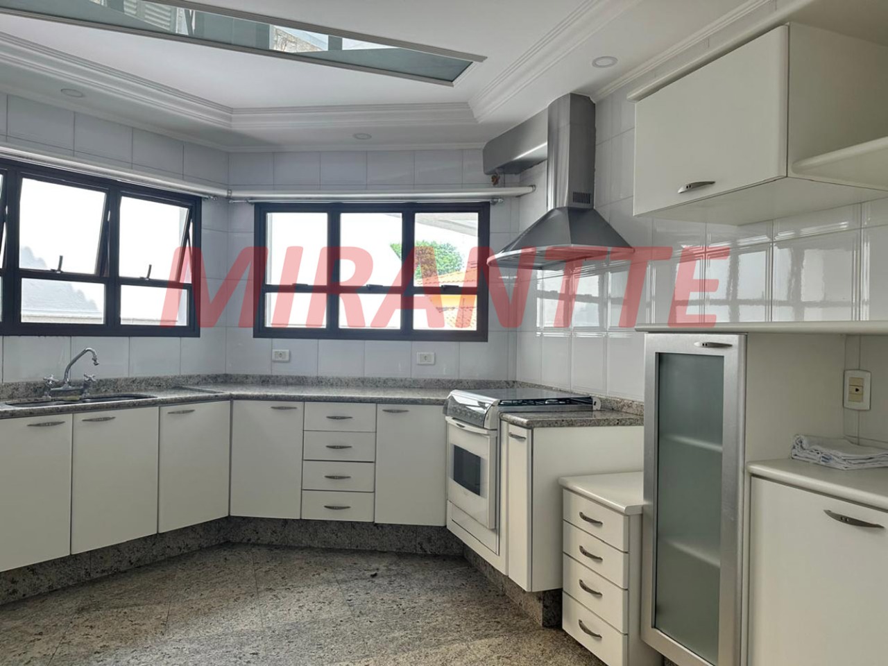 Sobrado de 365m² com 4 quartos em Jardim França