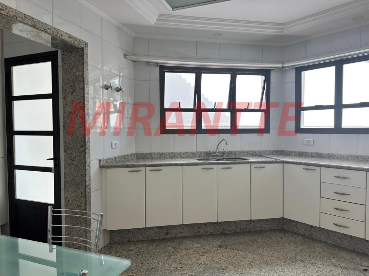 Sobrado de 365m² com 4 quartos em Jardim França