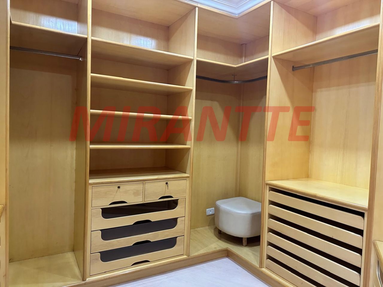 Sobrado de 365m² com 4 quartos em Jardim França