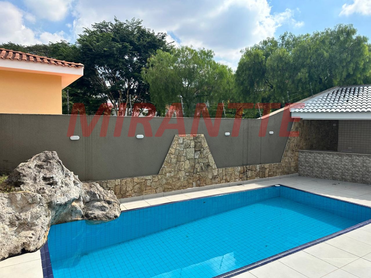 Sobrado de 365m² com 4 quartos em Jardim França