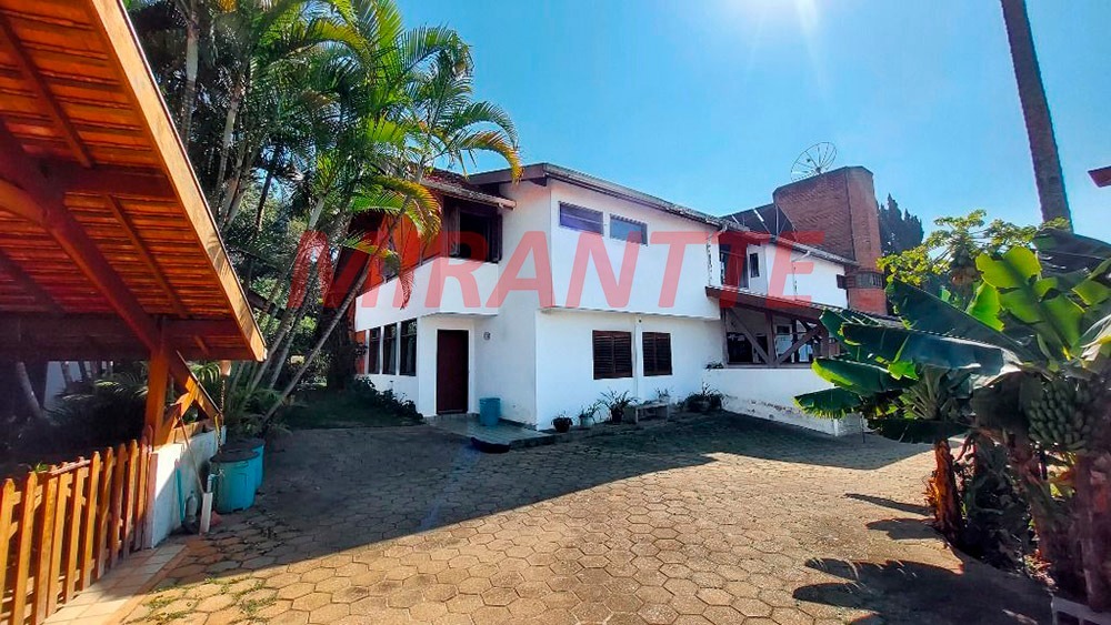 Sobrado com 4 quartos em Tremembe