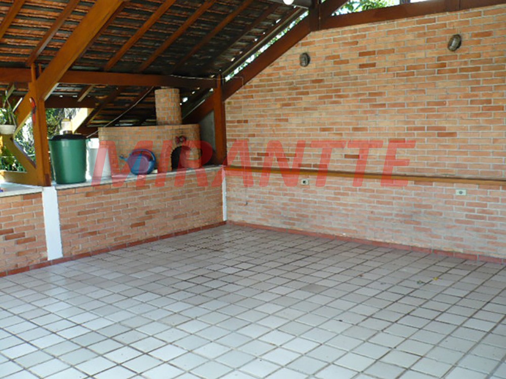 Sobrado com 4 quartos em Tremembe