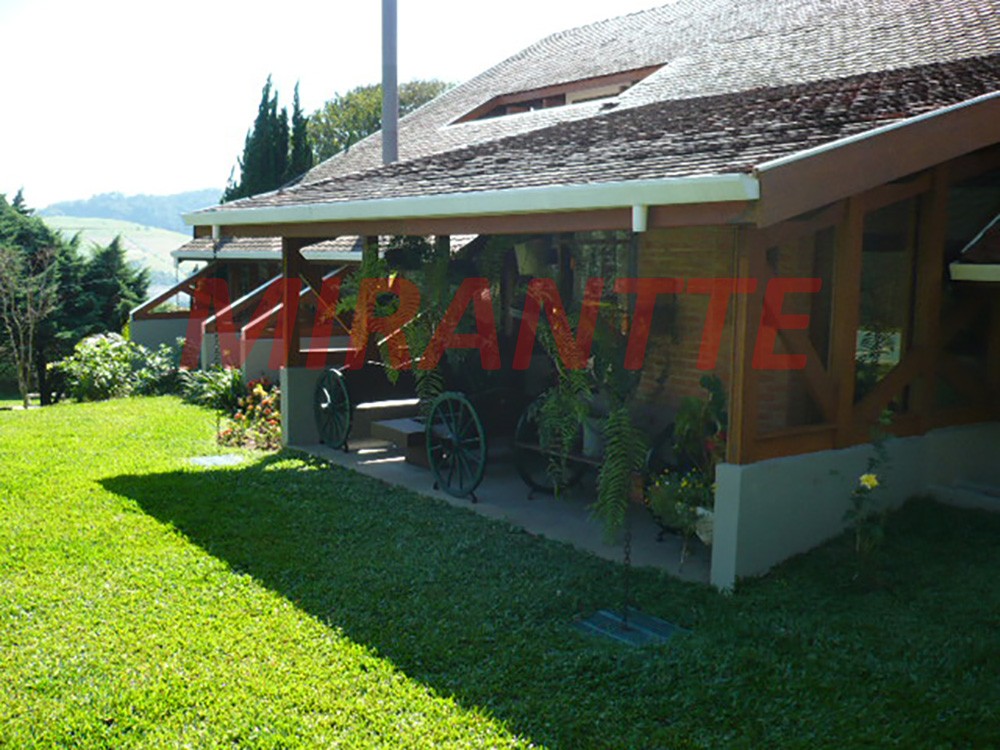 Sobrado com 4 quartos em Tremembe