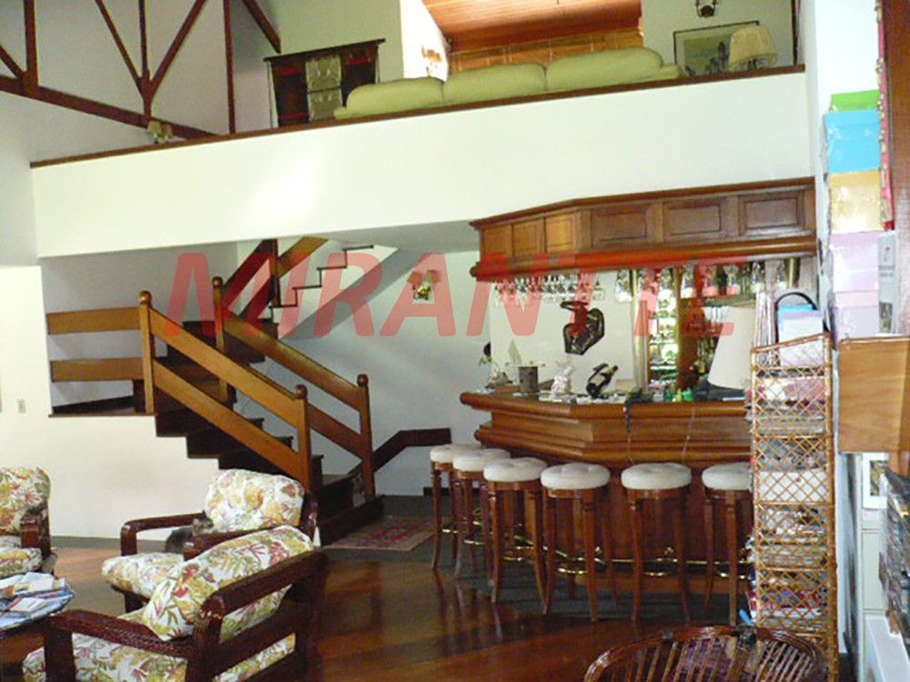 Sobrado com 4 quartos em Tremembe