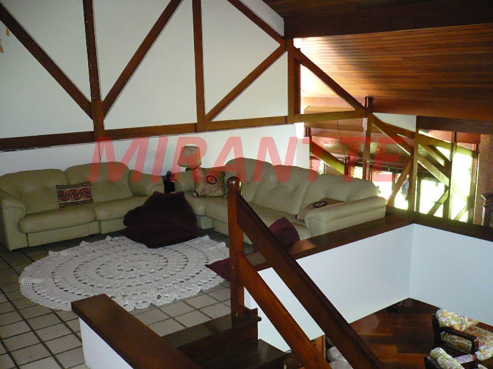 Sobrado com 4 quartos em Tremembe
