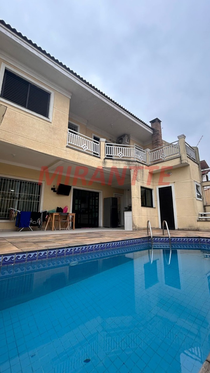 Sobrado de 238m² com 3 quartos em Santana