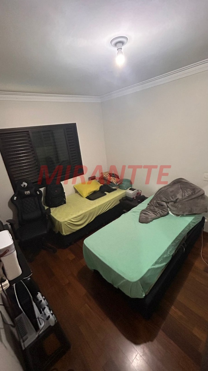 Sobrado de 238m² com 3 quartos em Santana