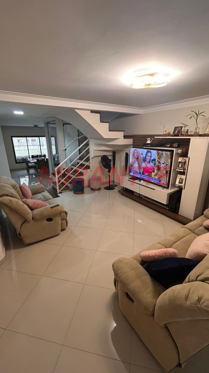 Sobrado de 238m² com 3 quartos em Santana
