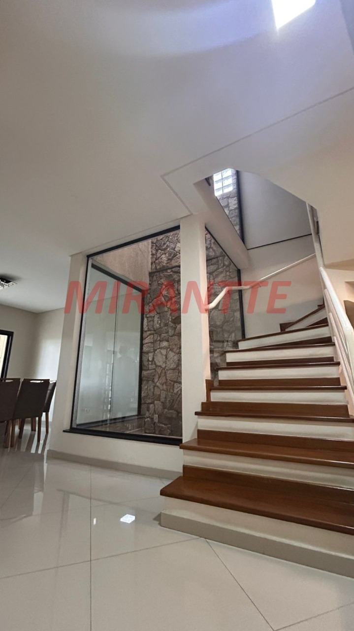 Sobrado de 238m² com 3 quartos em Santana