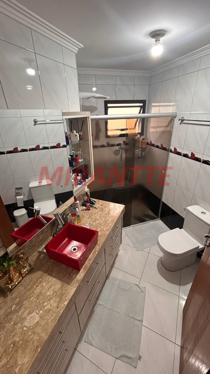 Sobrado de 238m² com 3 quartos em Santana