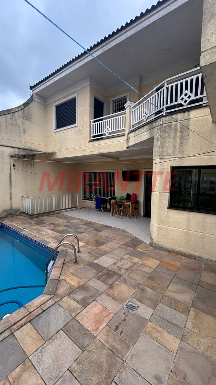 Sobrado de 238m² com 3 quartos em Santana