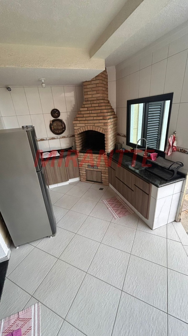 Sobrado de 238m² com 3 quartos em Santana