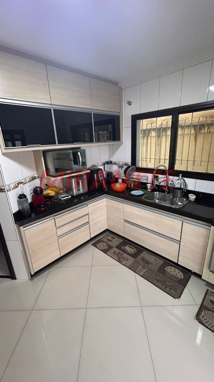 Sobrado de 238m² com 3 quartos em Santana