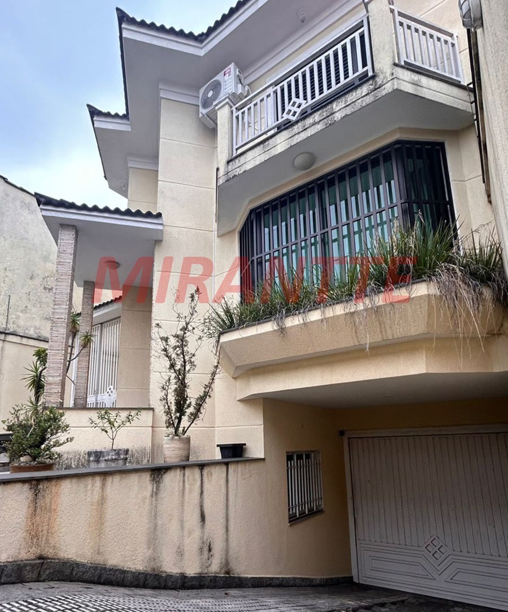 Sobrado de 238m² com 3 quartos em Santana