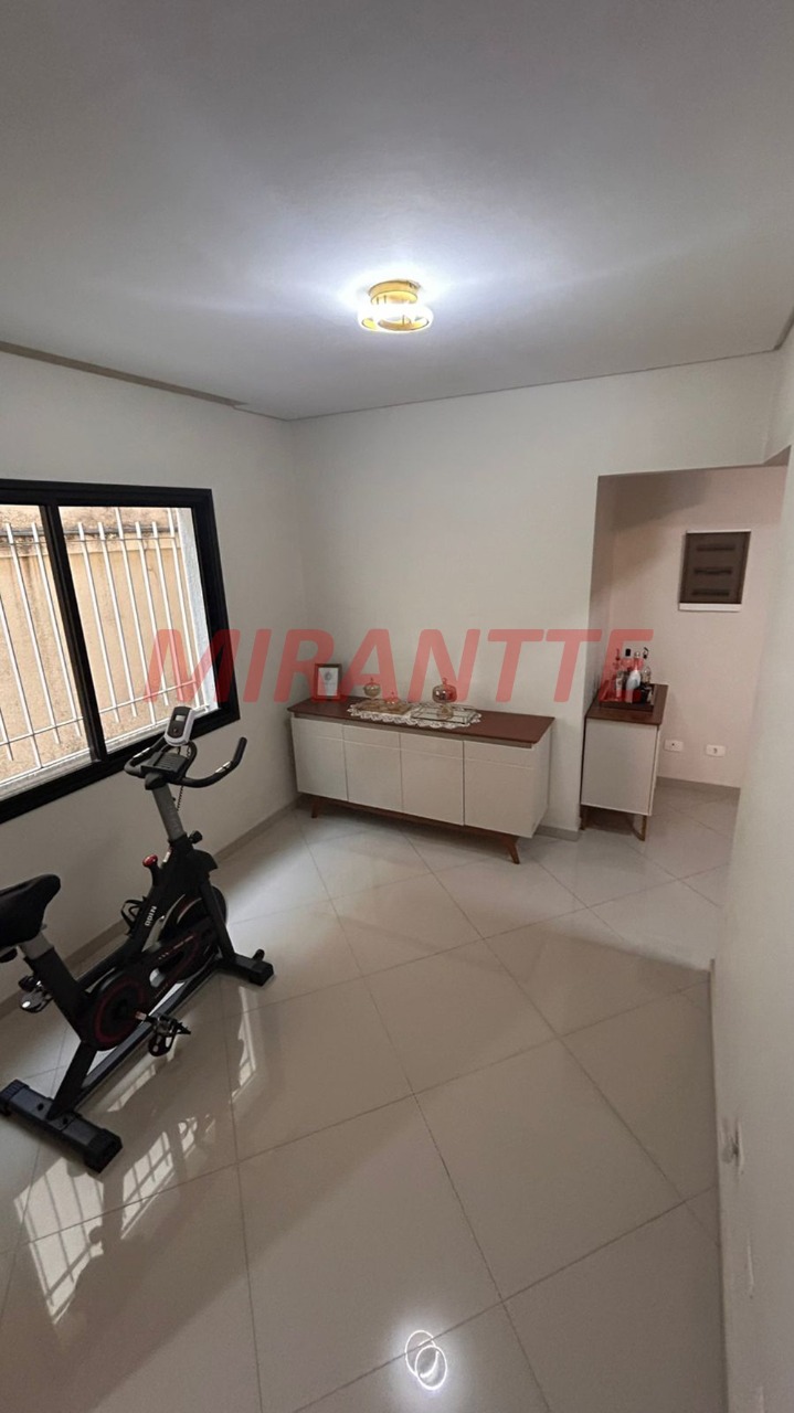 Sobrado de 238m² com 3 quartos em Santana