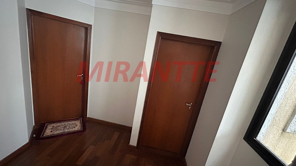 Sobrado de 238m² com 3 quartos em Santana