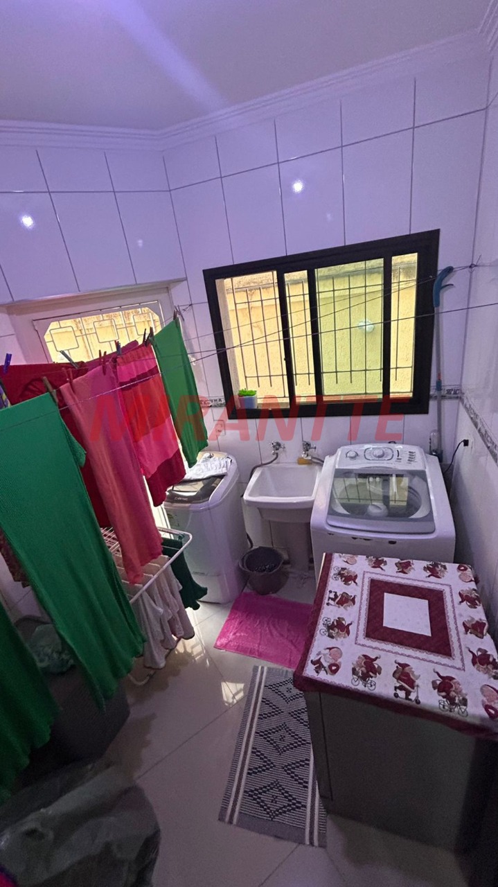 Sobrado de 238m² com 3 quartos em Santana