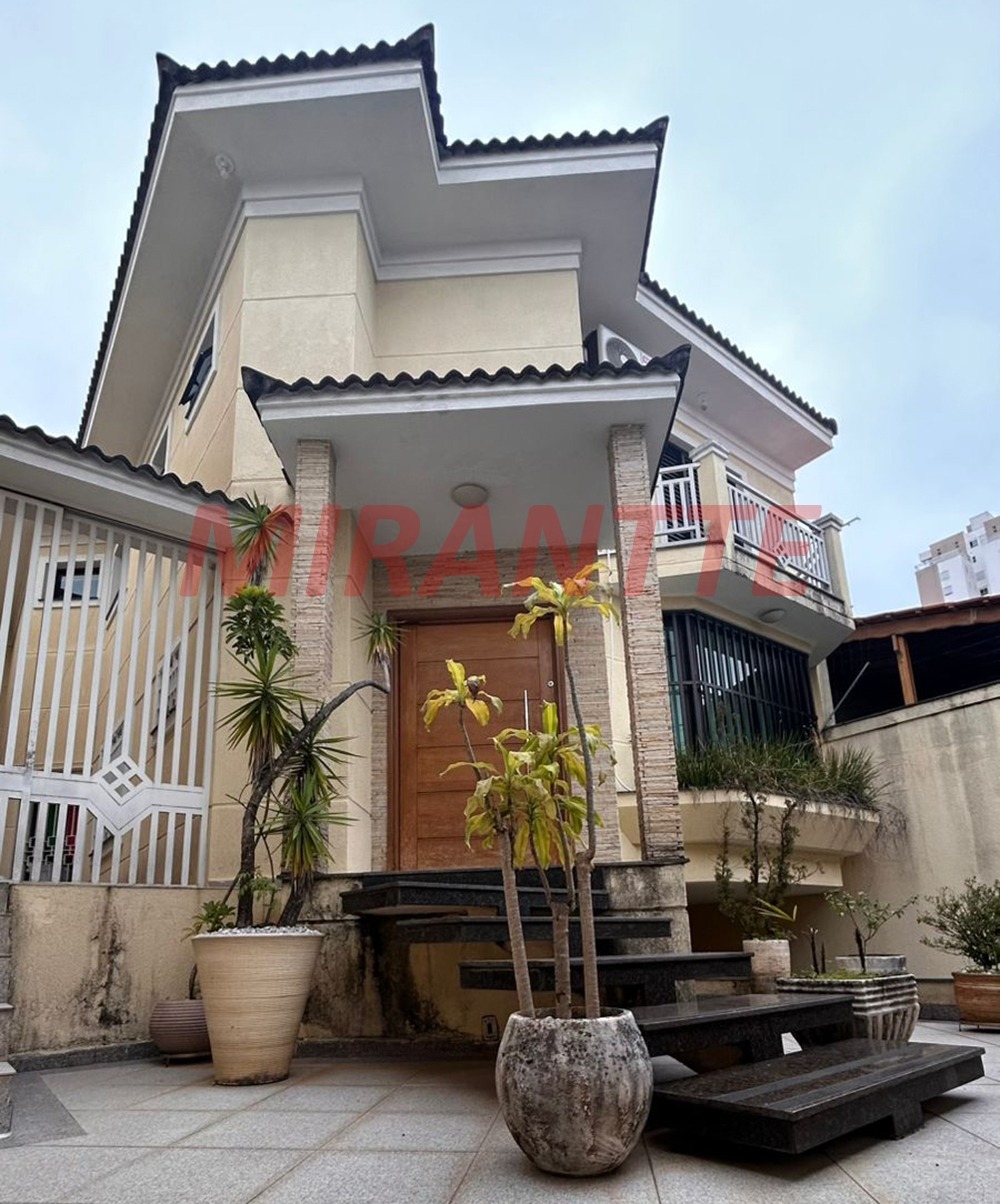 Sobrado de 238m² com 3 quartos em Santana